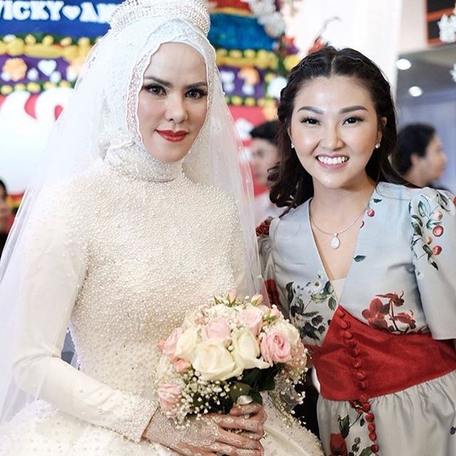 Gaun Pengantin Angel Elga hijab menikah Vicky Prasetyo